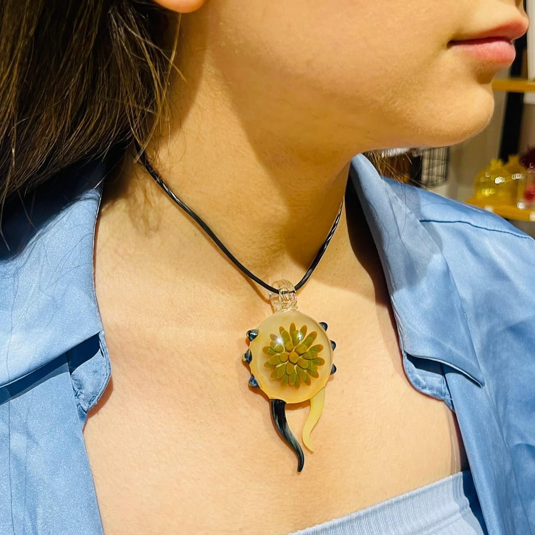 "Gönlüm Çiçek Açtı" Cam Kolye - Görsel 2