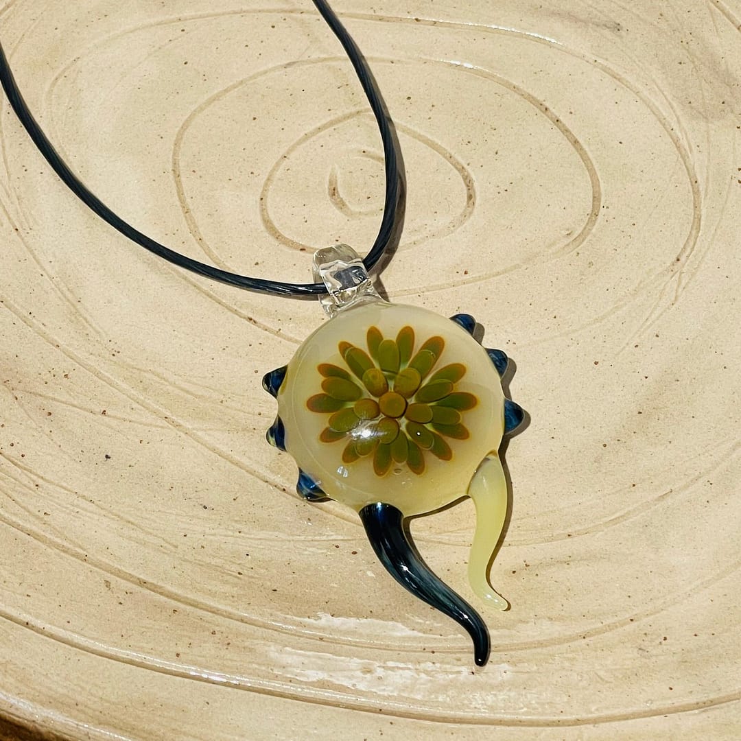 "Gönlüm Çiçek Açtı" Cam Kolye - Görsel 3