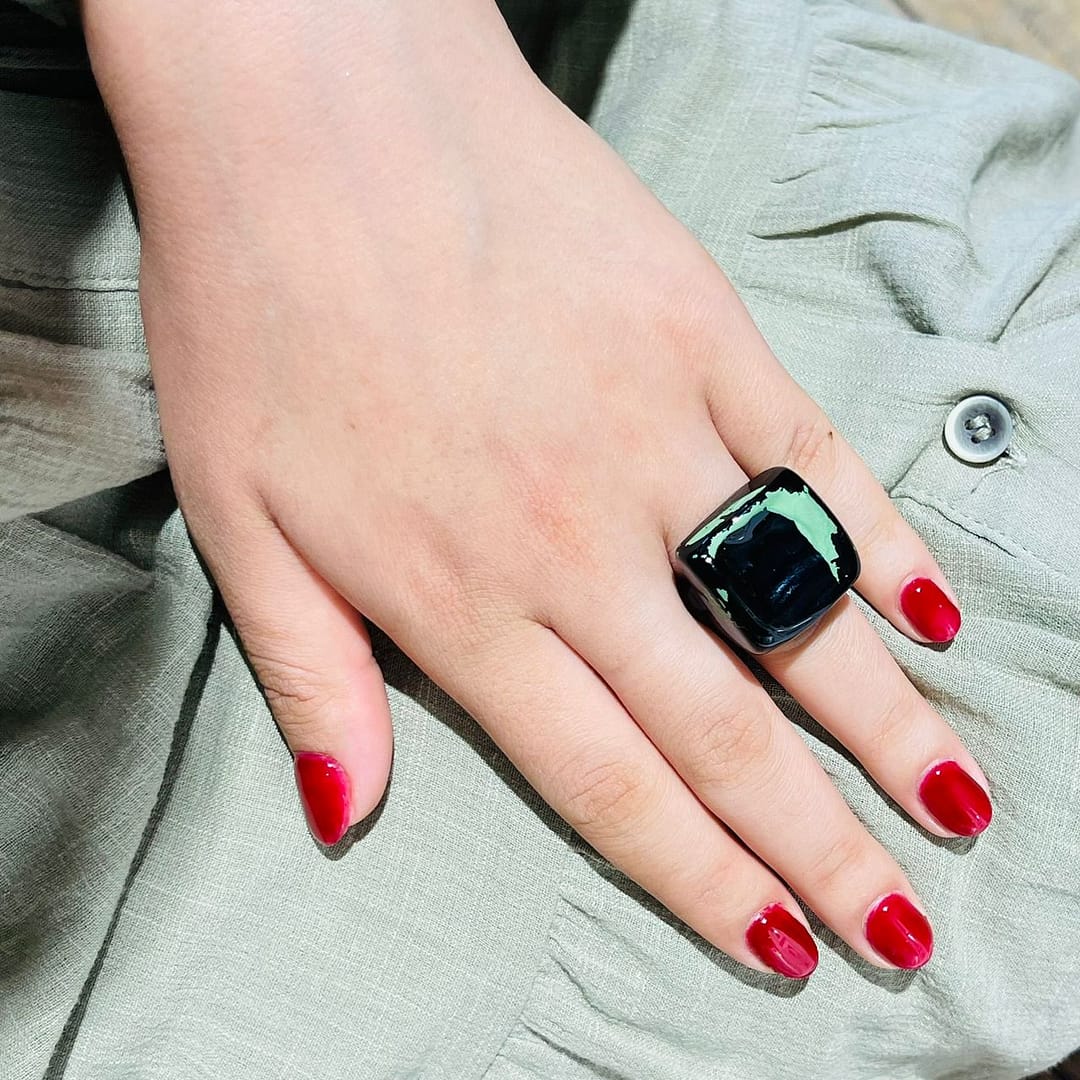 Yeşil Siyah Kare Formda Cam Yüzük - Görsel 3