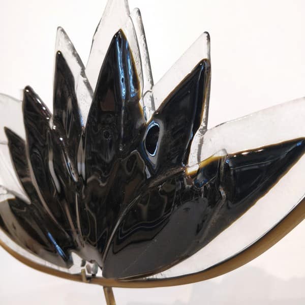 Siyah Kahve Tonlarında Cam Lotus Heykeli - Görsel 7