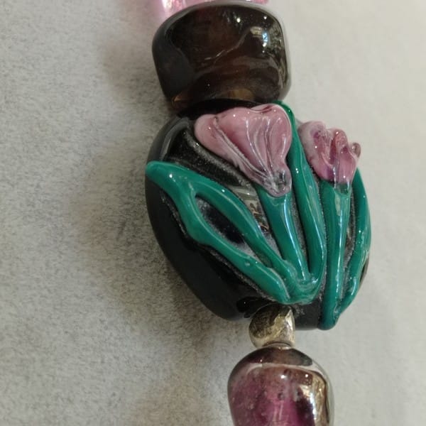 Pembe Çiçekli Tasarım Kolye - Görsel 7