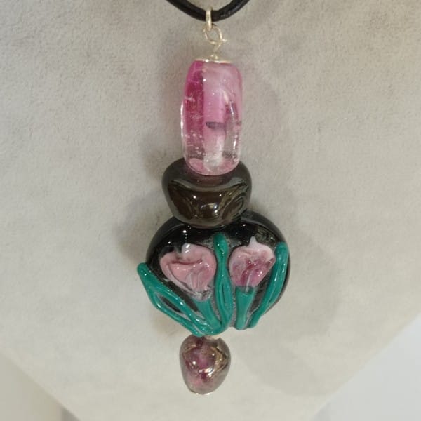 Pembe Çiçekli Tasarım Kolye - Görsel 5