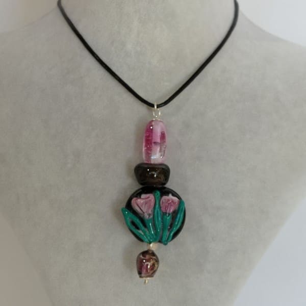 Pembe Çiçekli Tasarım Kolye - Görsel 2