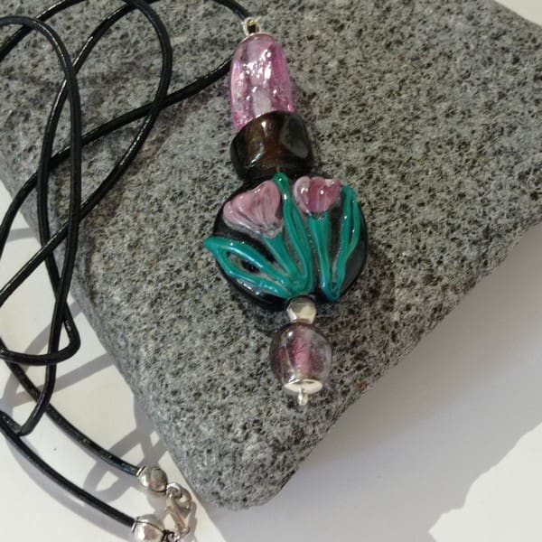 Pembe Çiçekli Tasarım Kolye - Görsel 6